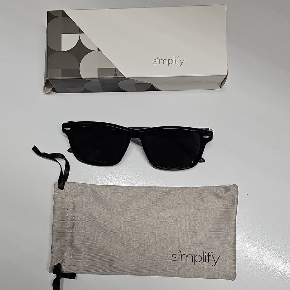 NEW Simplify Wilder Black Rectangular Sunglasses with Branded Pouch And Box